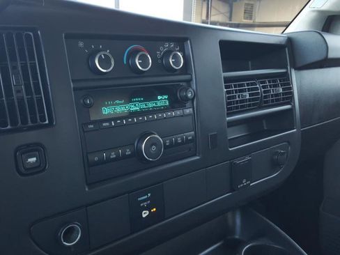 Used 2017 Chevrolet Express 3500 RWD image 15