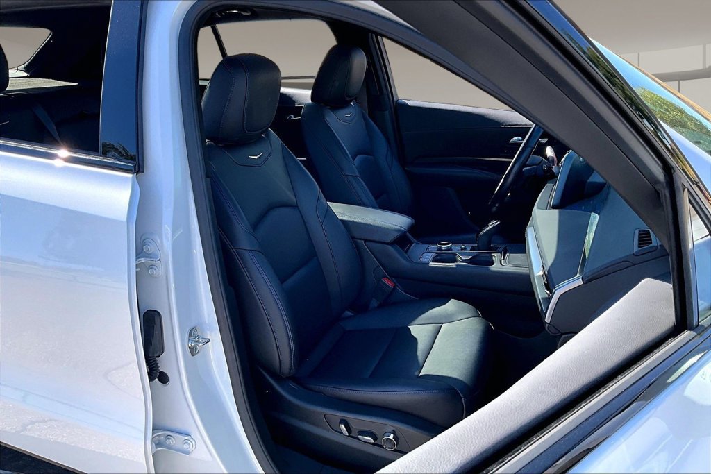 Used 2024 Cadillac XT4 Sport FWD image 7