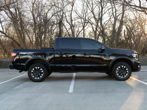 Used 2024 Nissan Titan PRO-4X w/ Pro-4x Convenience Package image 10