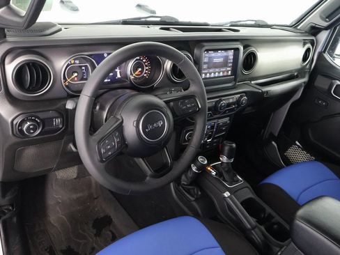 Used 2023 Jeep Gladiator Sport AWD/4WD image 7