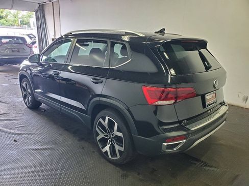 Used 2024 Volkswagen Taos SE w/ Black Wheel Package FWD image 5