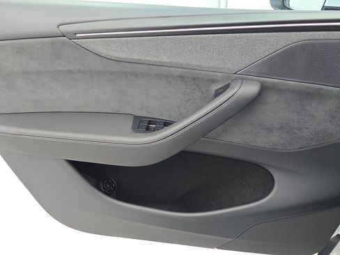 Used 2026 Tesla Model Y Long Range image 25