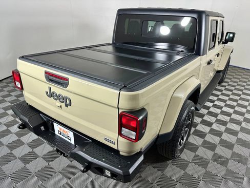 Used 2022 Jeep Gladiator Overland w/ Popular Equipment Package AWD/4WD image 25