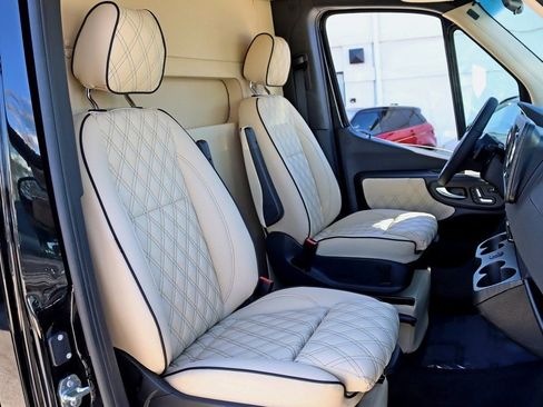 Used 2024 Mercedes-Benz Sprinter 3500 image 30