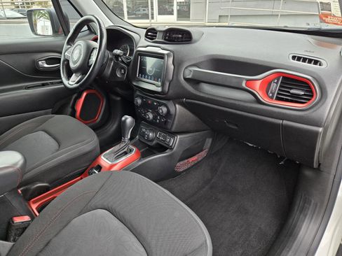 Certified 2019 Jeep Renegade Trailhawk image 32