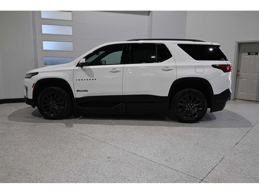 Used 2023 Chevrolet Traverse RS FWD image 9