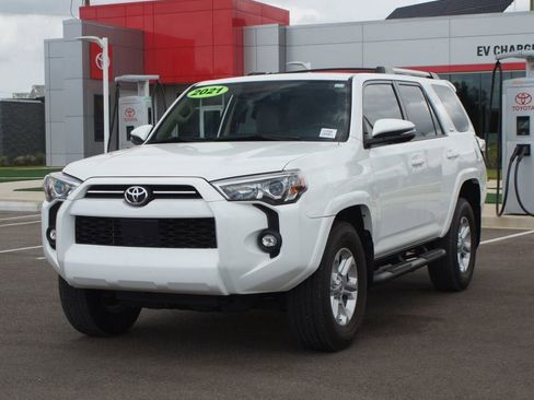 Used 2021 Toyota 4Runner SR5 Premium w/ Moonroof Package AWD/4WD image 24