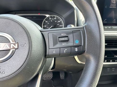 Used 2024 Nissan Rogue SV FWD image 30
