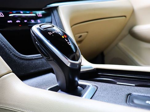 Used 2019 Cadillac XT5 FWD image 53