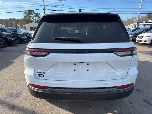 New 2026 Jeep Grand Cherokee Laredo image 4