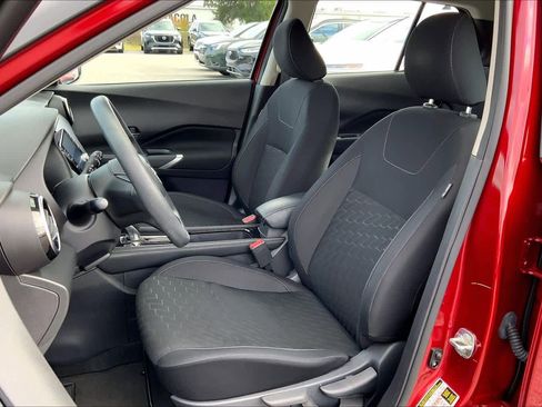 Used 2024 Nissan Kicks SV image 7