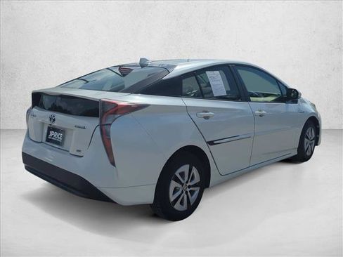 Certified 2016 Toyota Prius Two FWD image 5