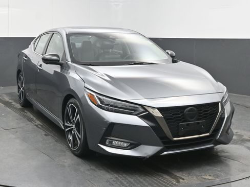 Used 2022 Nissan Sentra SR w/ Trunk Package image 3