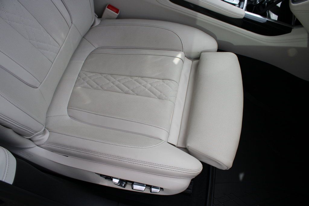 Used 2021 BMW 740i w/ M Sport Package RWD image 14