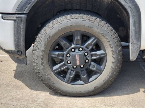 Used 2025 GMC Sierra 2500 AT4 w/ AT4 Premium Plus Package AWD/4WD image 10