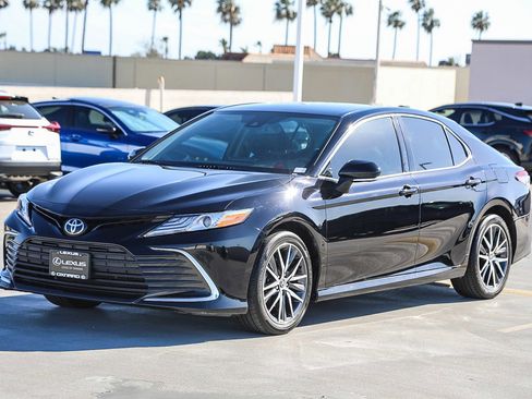 Used 2024 Toyota Camry XLE image 3