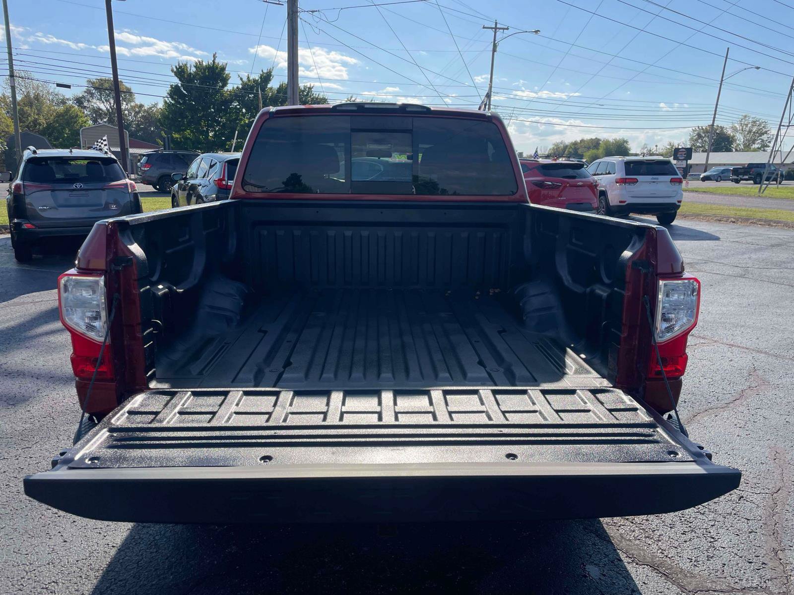 Used 2019 Nissan Titan SV AWD/4WD image 7