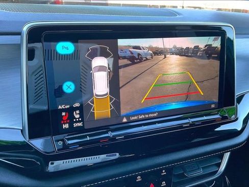 Used 2024 Volkswagen Atlas Cross Sport SE image 23