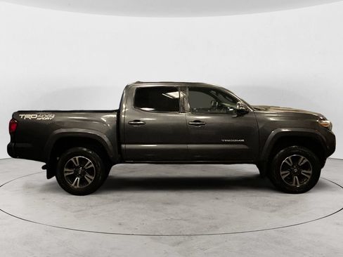 Used 2019 Toyota Tacoma TRD Sport AWD/4WD image 6