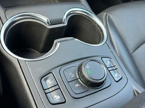 Used 2024 GMC Terrain SLT image 20