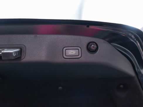 Used 2013 Jaguar XJ AWD image 51