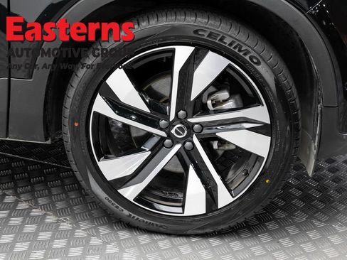 Used 2025 Volvo XC40 B5 Plus AWD/4WD image 31