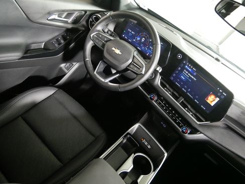 Used 2025 Chevrolet Equinox LT w/ Convenience Package II AWD/4WD image 9