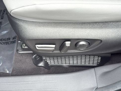 Certified 2024 Toyota Sienna XLE w/ XLE Plus Package FWD image 19