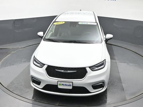 Used 2023 Chrysler Pacifica Touring-L FWD image 31