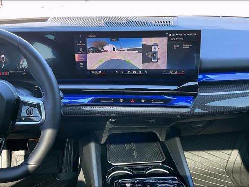 Used 2026 BMW 550e xDrive w/ Premium Package image 6