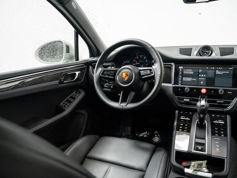 New 2026 Porsche Macan image 24