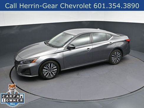Used 2024 Nissan Altima 2.5 SV FWD image 32