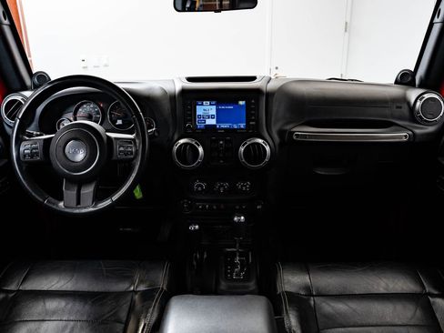 Used 2012 Jeep Wrangler Unlimited Rubicon w/ Dual Top Group AWD/4WD image 33
