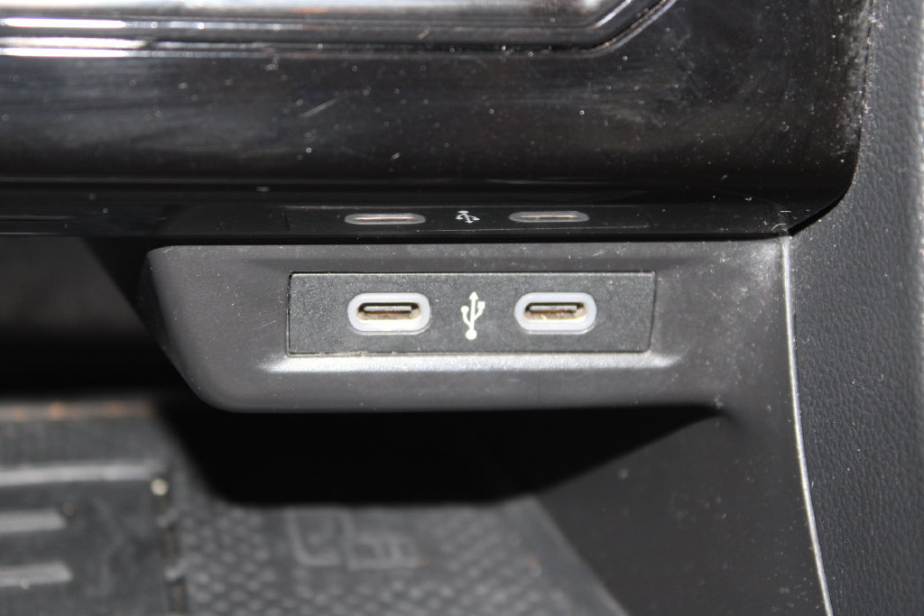 Used 2025 Volkswagen Jetta SE FWD image 28