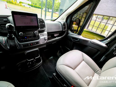 Used 2023 RAM ProMaster 2500 w/ Driver Convenience Group FWD image 15