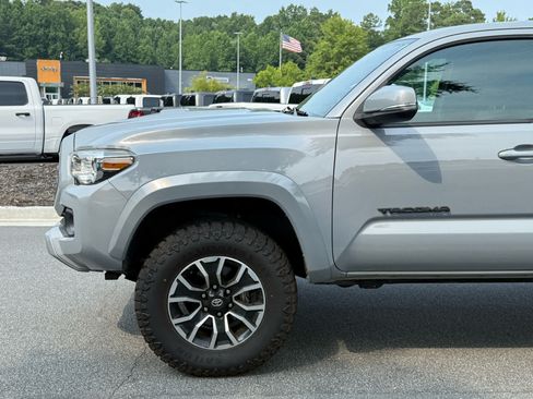 Used 2021 Toyota Tacoma TRD Sport AWD/4WD image 11