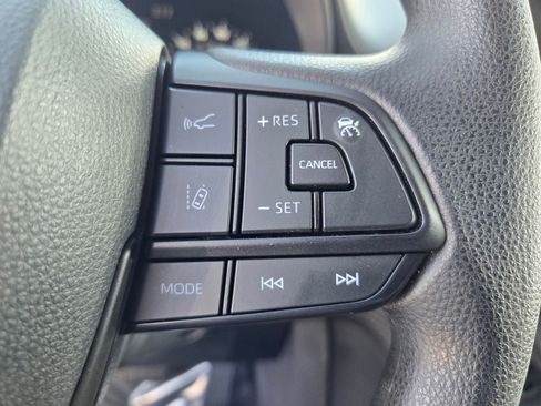 Used 2025 Toyota Sienna LE image 18