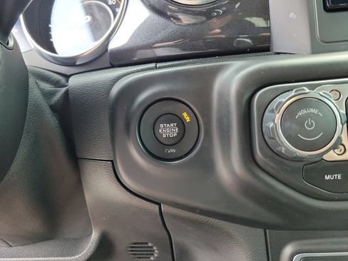 Used 2020 Jeep Wrangler Unlimited Sahara AWD/4WD image 28