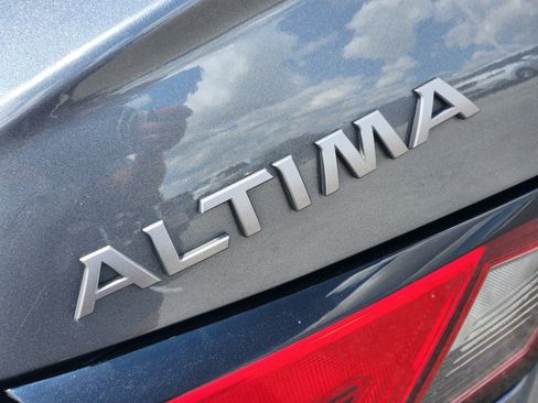 Used 2025 Nissan Altima 2.5 SV FWD image 12