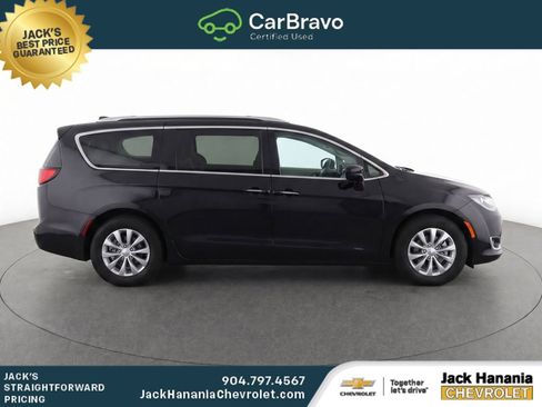 Used 2019 Chrysler Pacifica Touring-L FWD image 7