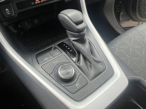 Used 2025 Toyota RAV4 XLE AWD/4WD image 18