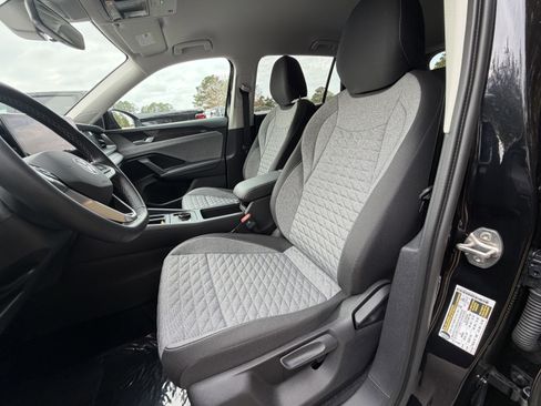 Used 2025 Volkswagen Tiguan S image 14