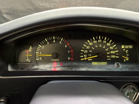 Used 2000 Toyota Tacoma 2WD Xtracab w/ SR5 Pkg image 10