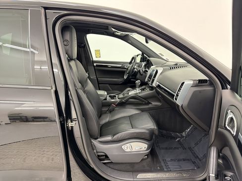Used 2017 Porsche Cayenne image 29