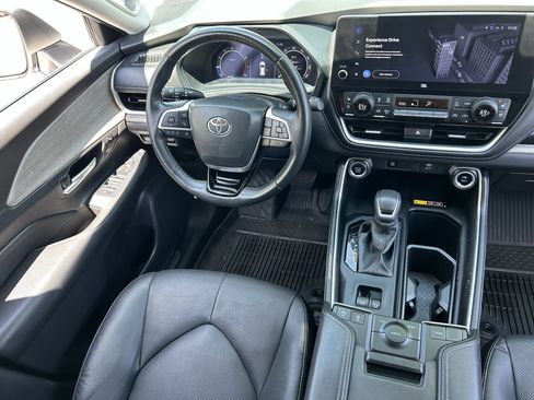 Used 2024 Toyota Grand Highlander FWD image 13
