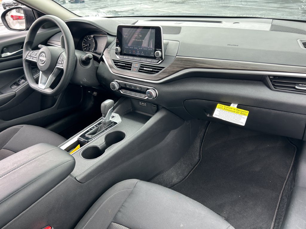 Used 2025 Nissan Altima 2.5 SV FWD image 30