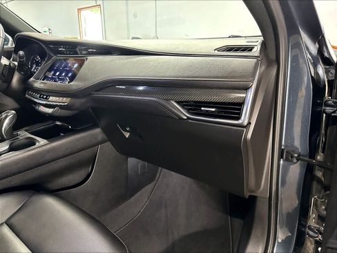 Used 2019 Cadillac XT4 Sport w/ Cold Weather Package FWD image 17