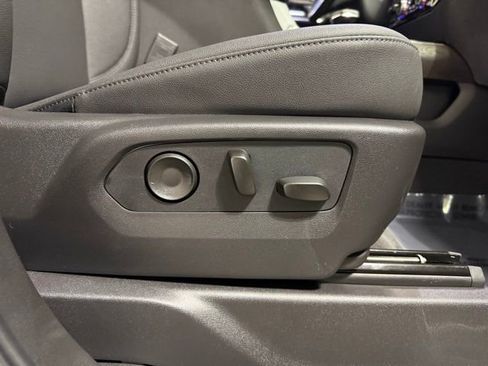 New 2026 GMC Sierra 1500 SLT w/ SLT Convenience Package image 30