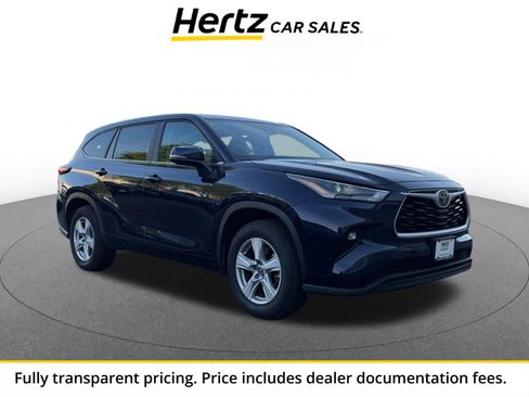 Used 2025 Toyota Highlander LE FWD image 1