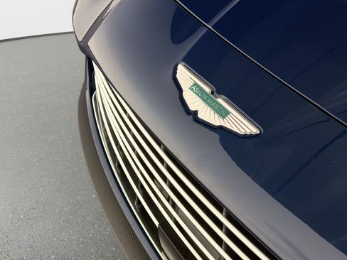 Used 2025 Aston Martin Vanquish image 14